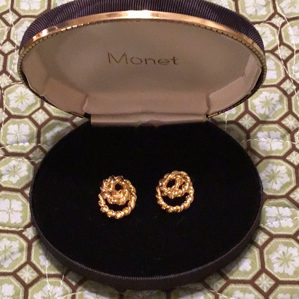 Monet Vintage Gold Tone Rope Posts